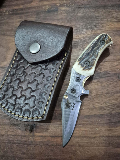 Pocket Knife Under lock