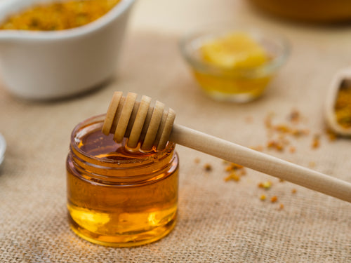 Nature's Cure Power: A Look at the Health Benefits of Natural Honey