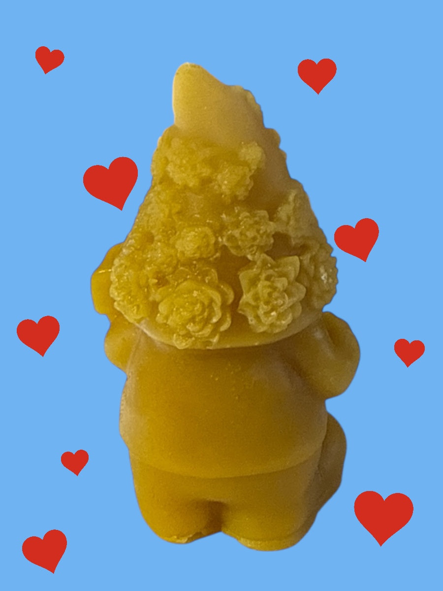 Gnome with Flower Hat Welcome Sign