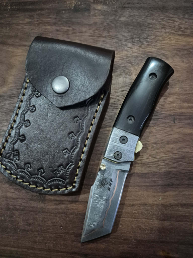 Tanto Blade Pocket Knife Under lock