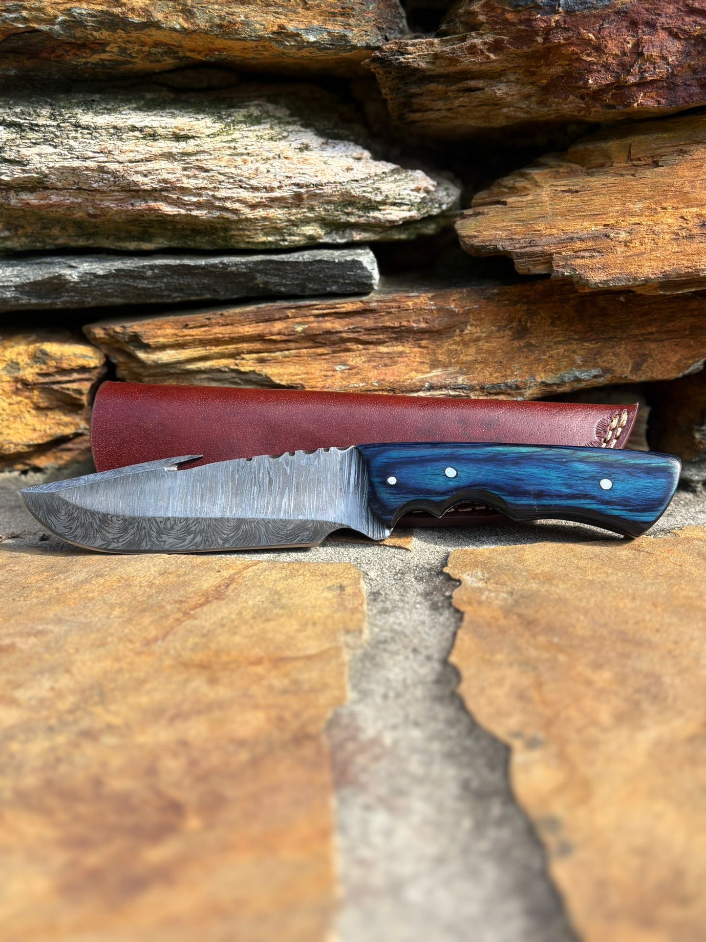 Gut Hook Knife - Damascus Steel Blade With Twist Pattern