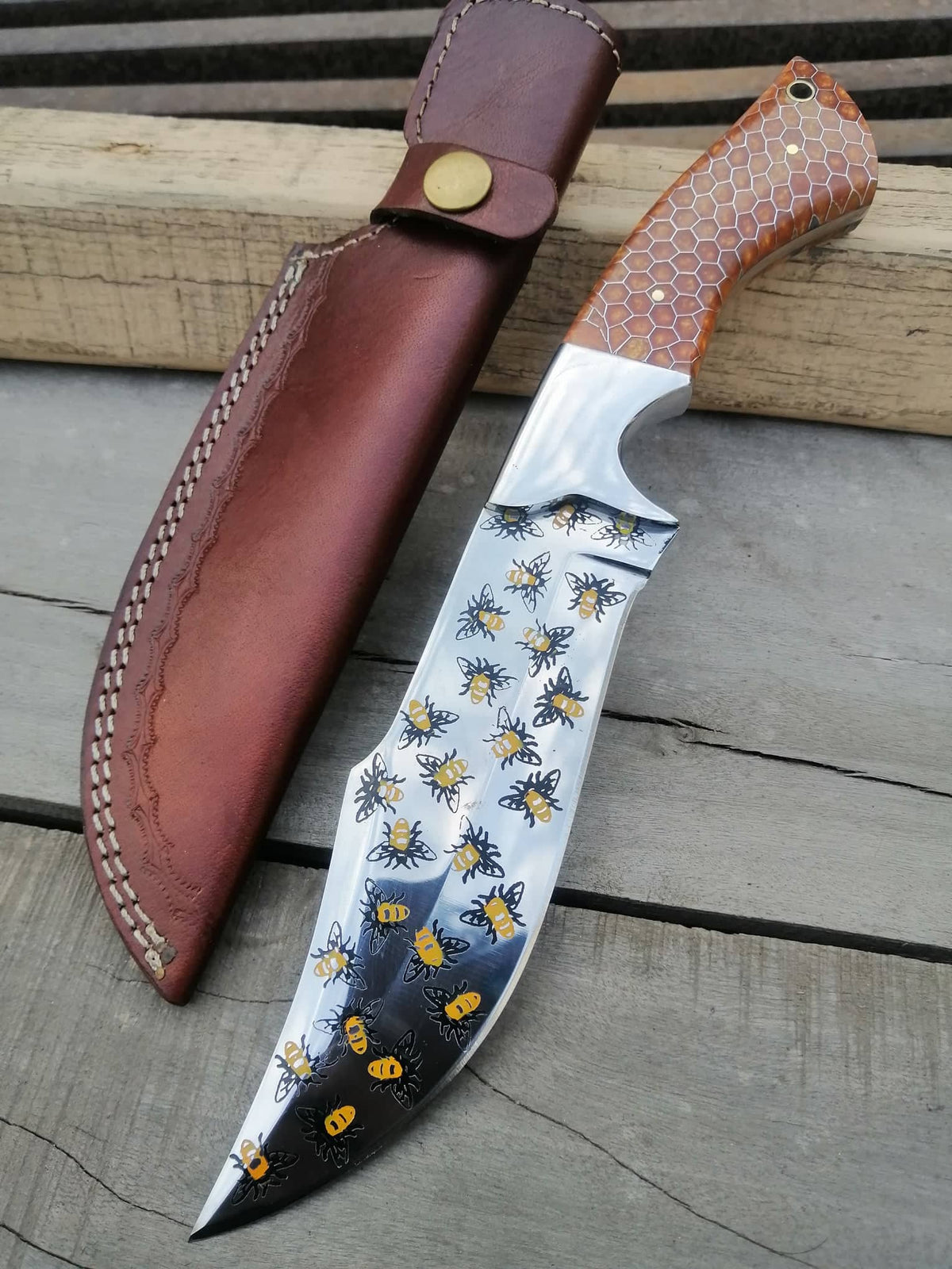 Blade Smith - Custom Made Hunting Knife with Bees