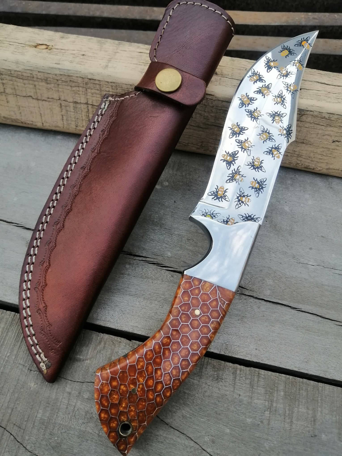 Blade Smith - Custom Made Hunting Knife with Bees