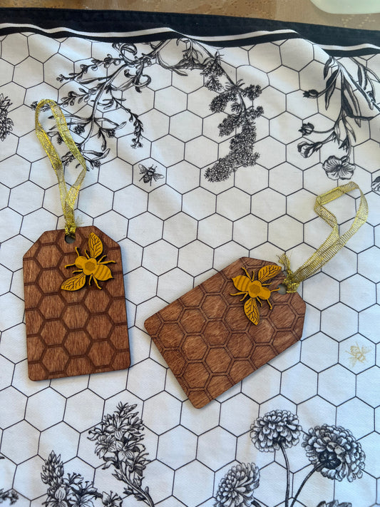CDA Innovations - Wooden Bee Gift Tags